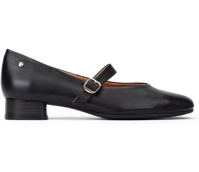 Zapato de tacón bajo en piel de primera calidad, con travilla.