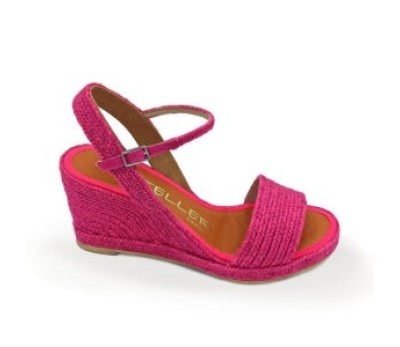 Sandalias / alpargatas de cuña con piso de yute.