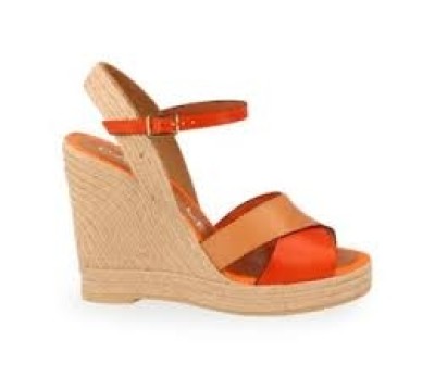 Sandalias / alpargatas de piel con piso de yute.