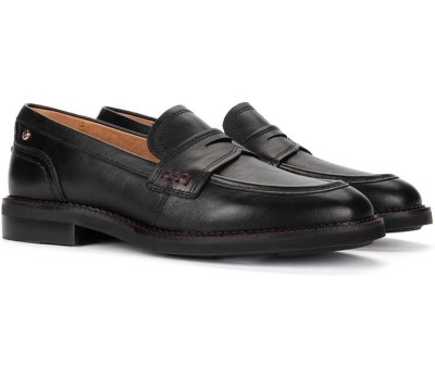 Pikolinos zapato mocasín de mujer piel color negro