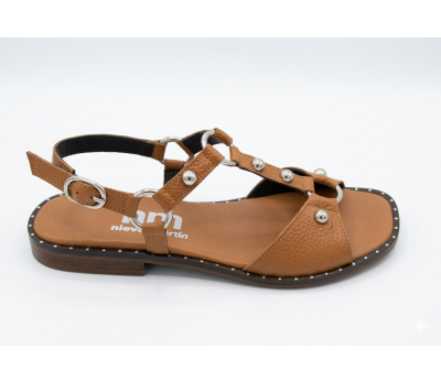 Sandalia piel montana cuero tachas