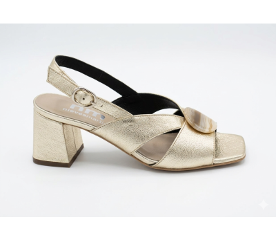 Sandalia mujer piel metal platino tacón