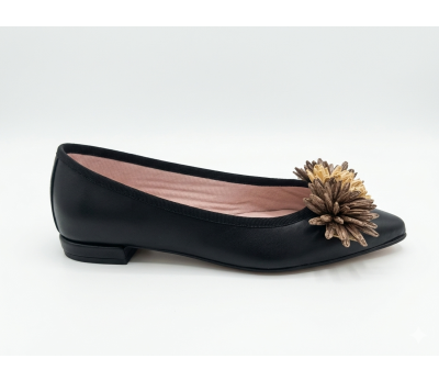Bailarina plana piel negro pompón