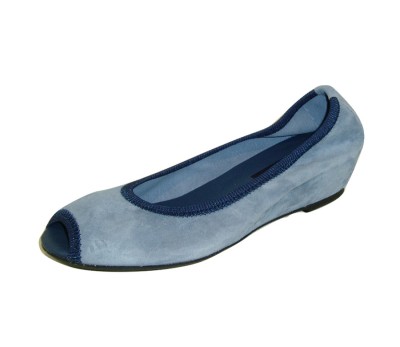 Zapato abierto mujer ante azul cuña