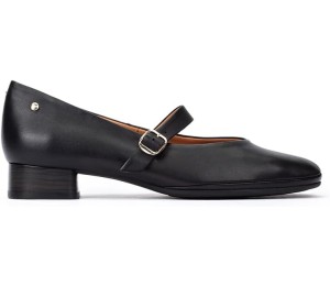 Zapato de tacón bajo en piel de primera calidad, con travilla.