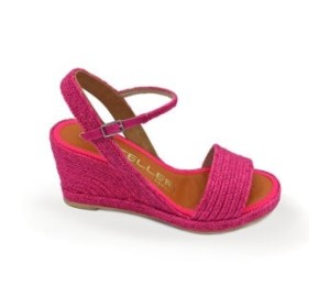 Sandalias / alpargatas de cuña con piso de yute.