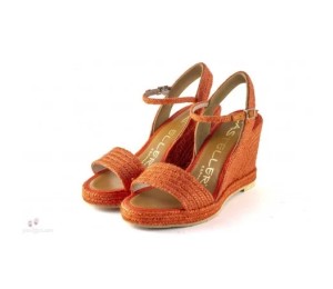 Sandalias / alpargatas de cuña de piso de yute.