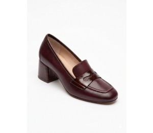 HISPANITAS - Mocasín con antifaz de piel color granate, con tacón de 4,5 cm, punta ancha y tecnología Triflow para pisada acolchada