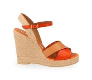 Sandalias / alpargatas de piel con piso de yute.