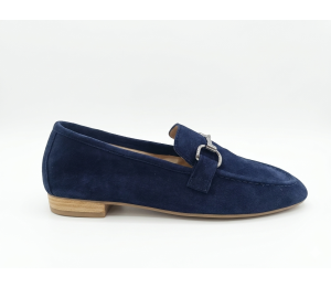 MOCASÍN CON ADORNO METÁLICO