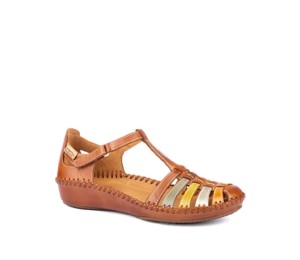 Sandalia mujer piel brandy puntera cerrada velcro.