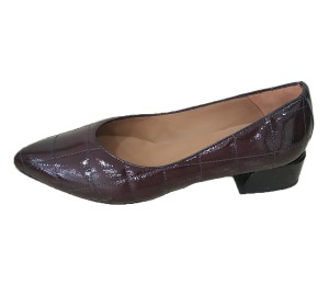 Zapato mujer corte salón piel charol adorno pespuntes tacón grueso de 3 cm. de altura 